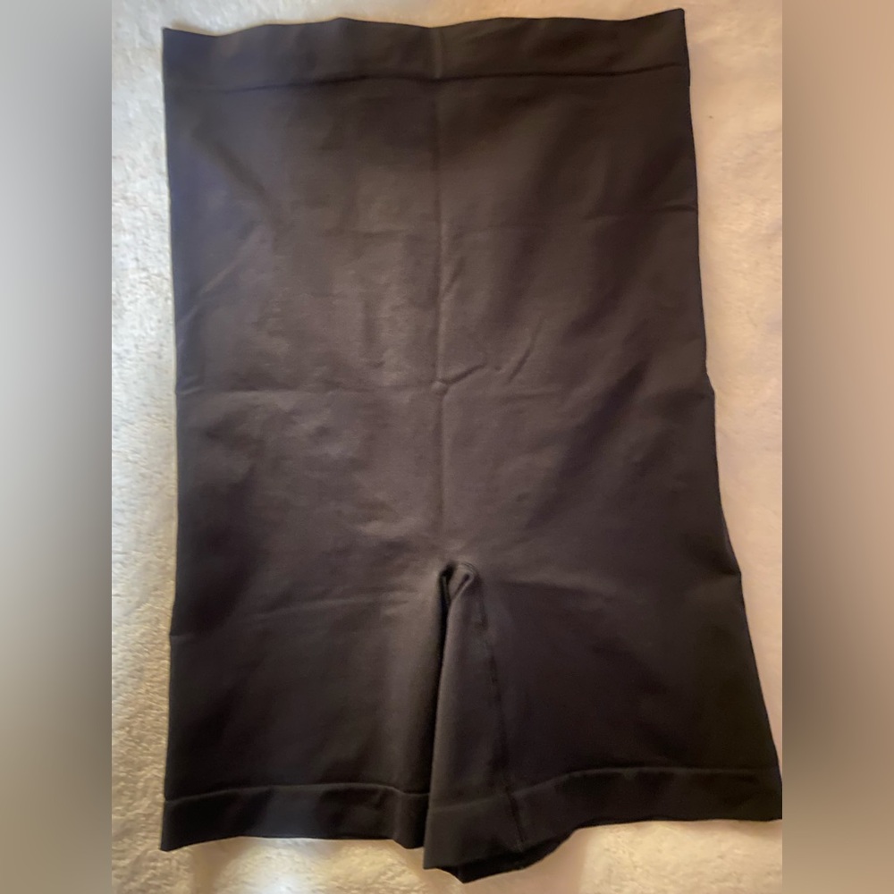 NWOT Skims Women’s Black High-Waist Shaping Shorts